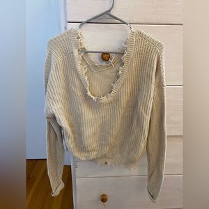 Cute and comfy winter sweater, slight crop